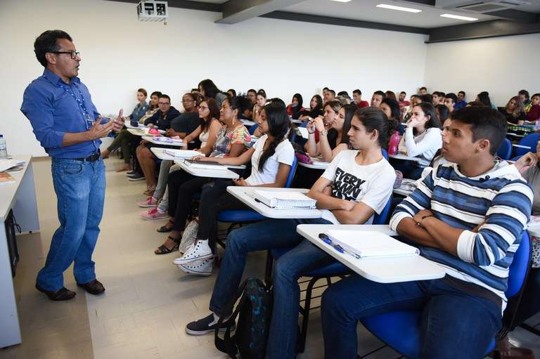 Políticas de melhoria da formação inicial de professores será debatida por 18 entidades