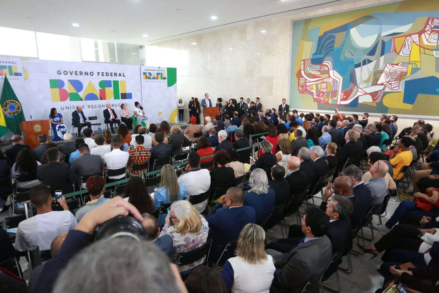 Ministério da Educação (MEC) anuncia R$ 2,44 bilhões para universidades e institutos federais