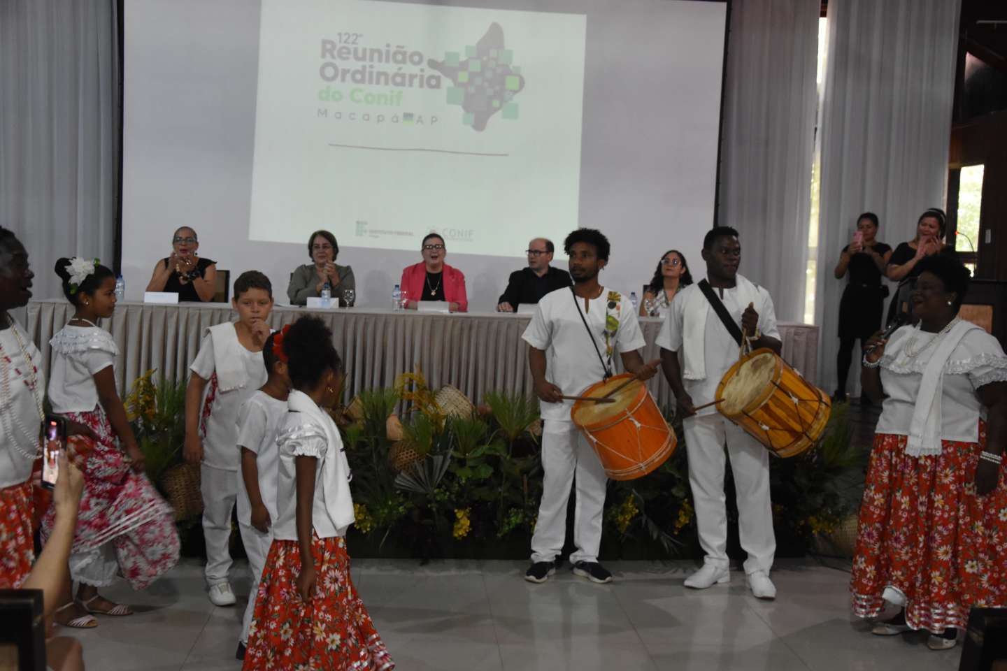 122ª Reunião Ordinária do Conif é aberta ao som do marabaixo em Macapá