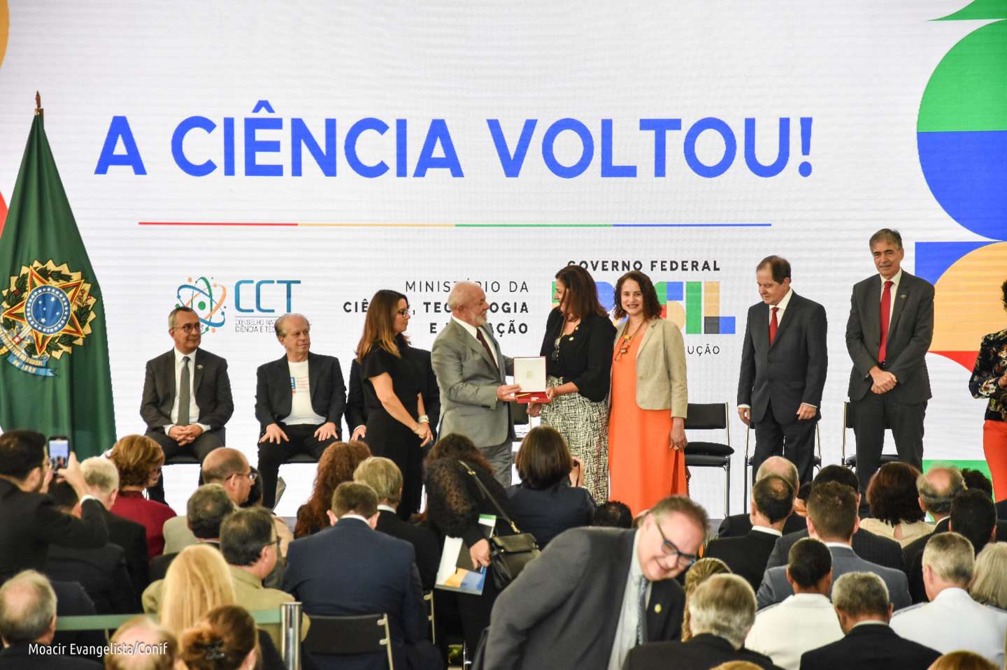 Colégio Pedro II é homenageado com a medalha Nacional do Mérito Científico