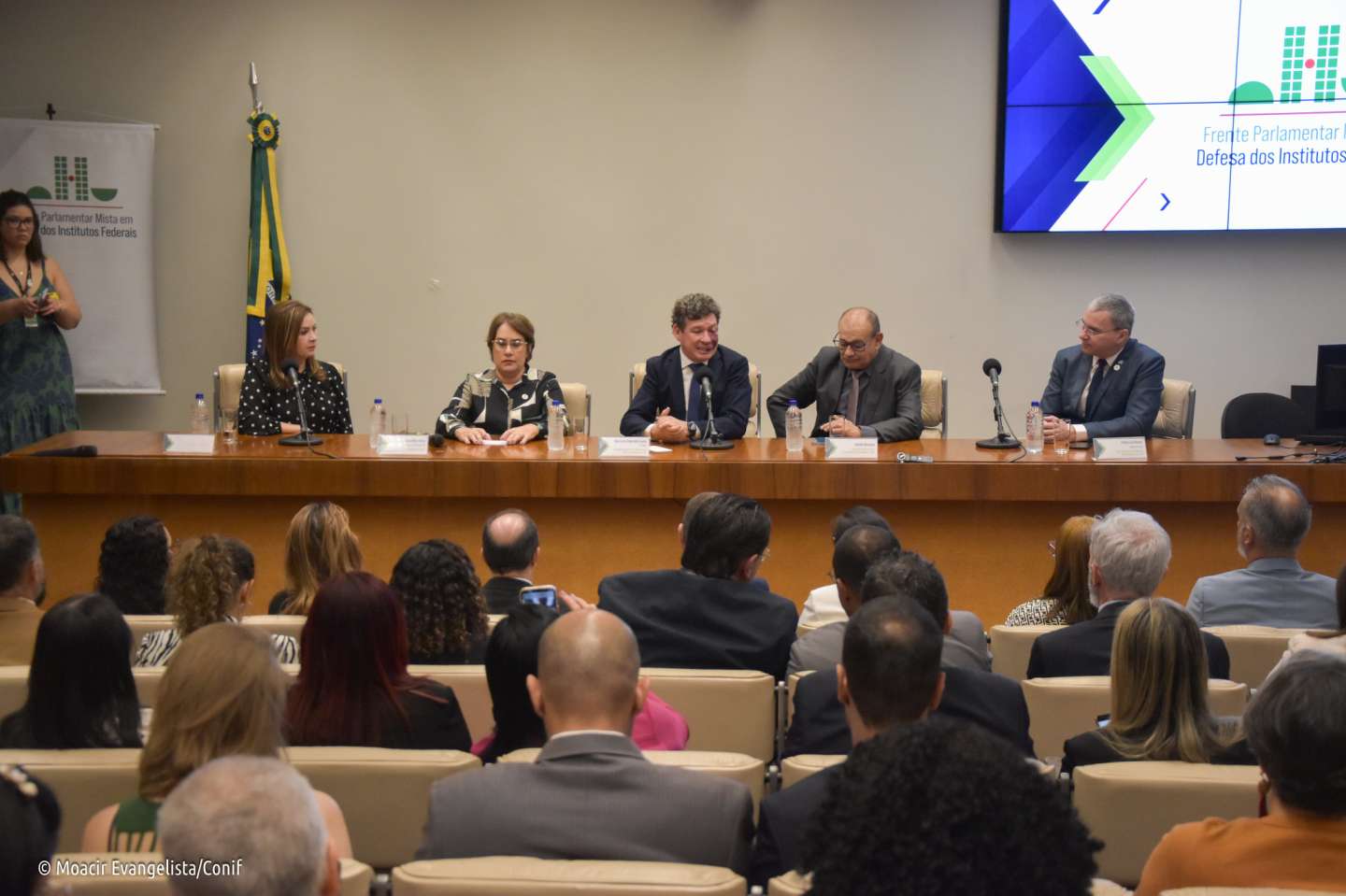 Conselheiros do Conif participam do relançamento da Frente Parlamentar dos IFs