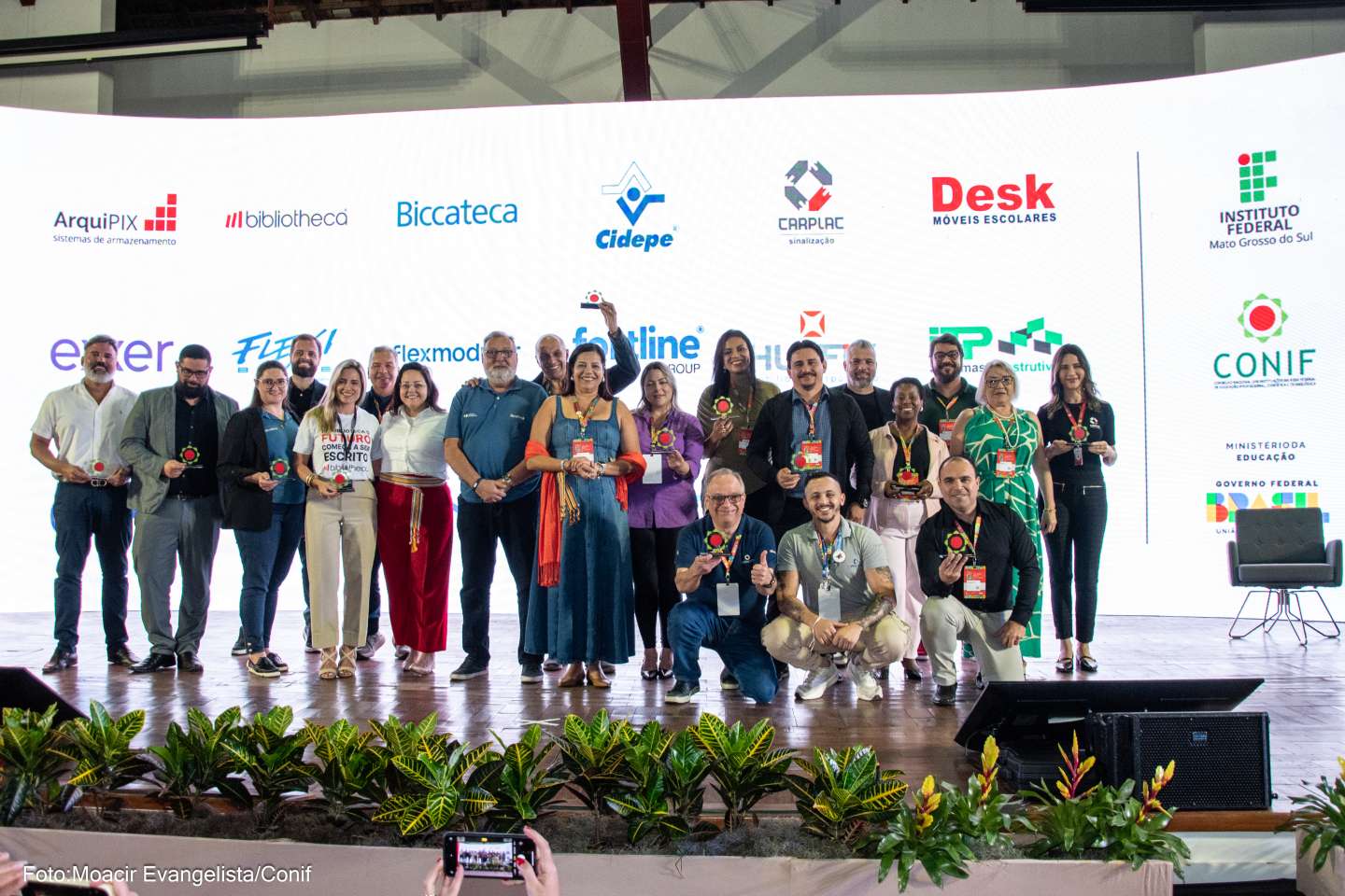 Em reconhecimento aos trabalhos, Conif faz entrega de troféus a expositores da 49ª Reditec