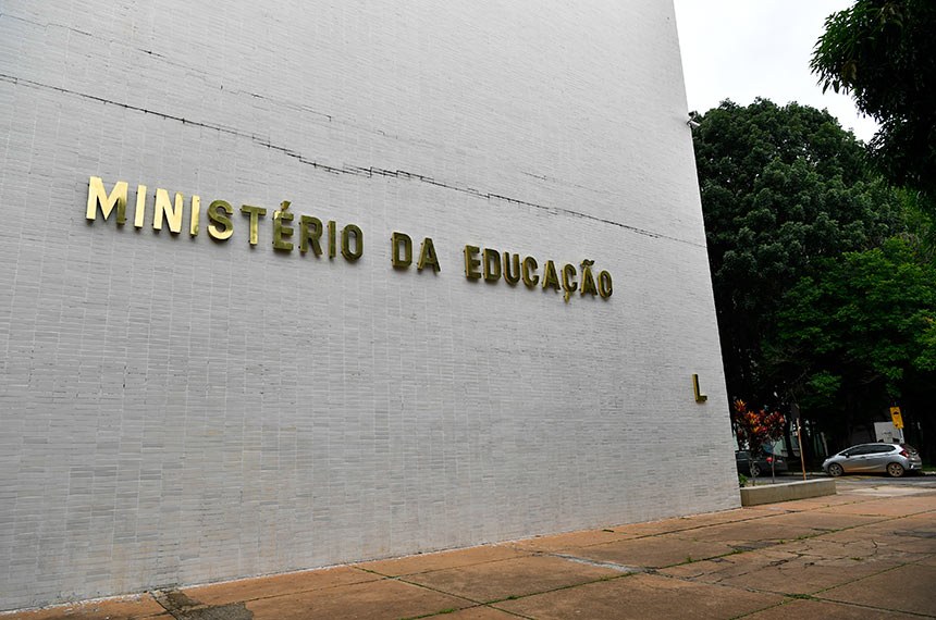 Governo zera as contas da Rede Federal e sinaliza novo corte